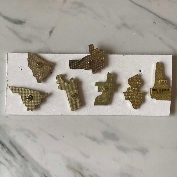 LOT OF 7 vintage USA state souvenir enamel pins - Picture 5 of 6